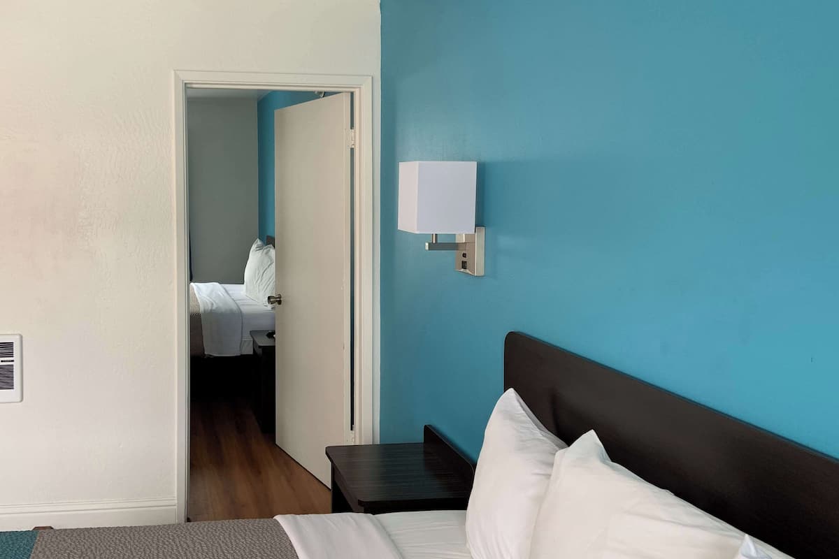 Blendingsgardiner, wi-fi (inkludert) og sengetøy