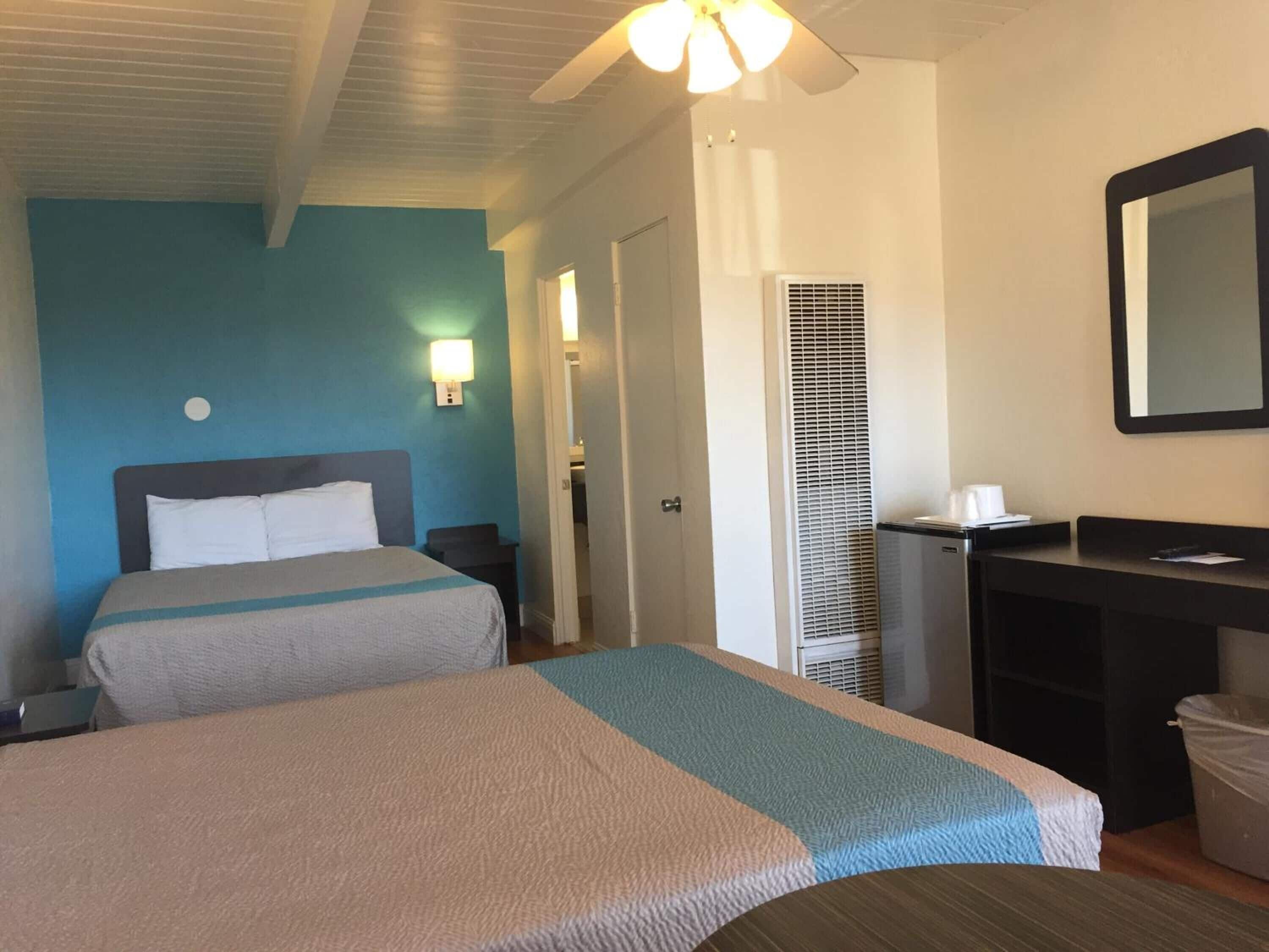 Cortinas blackout, Wi-Fi de cortesia, roupa de cama