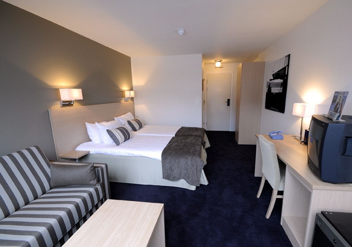 Premium bedding, minibar, blackout drapes, free WiFi