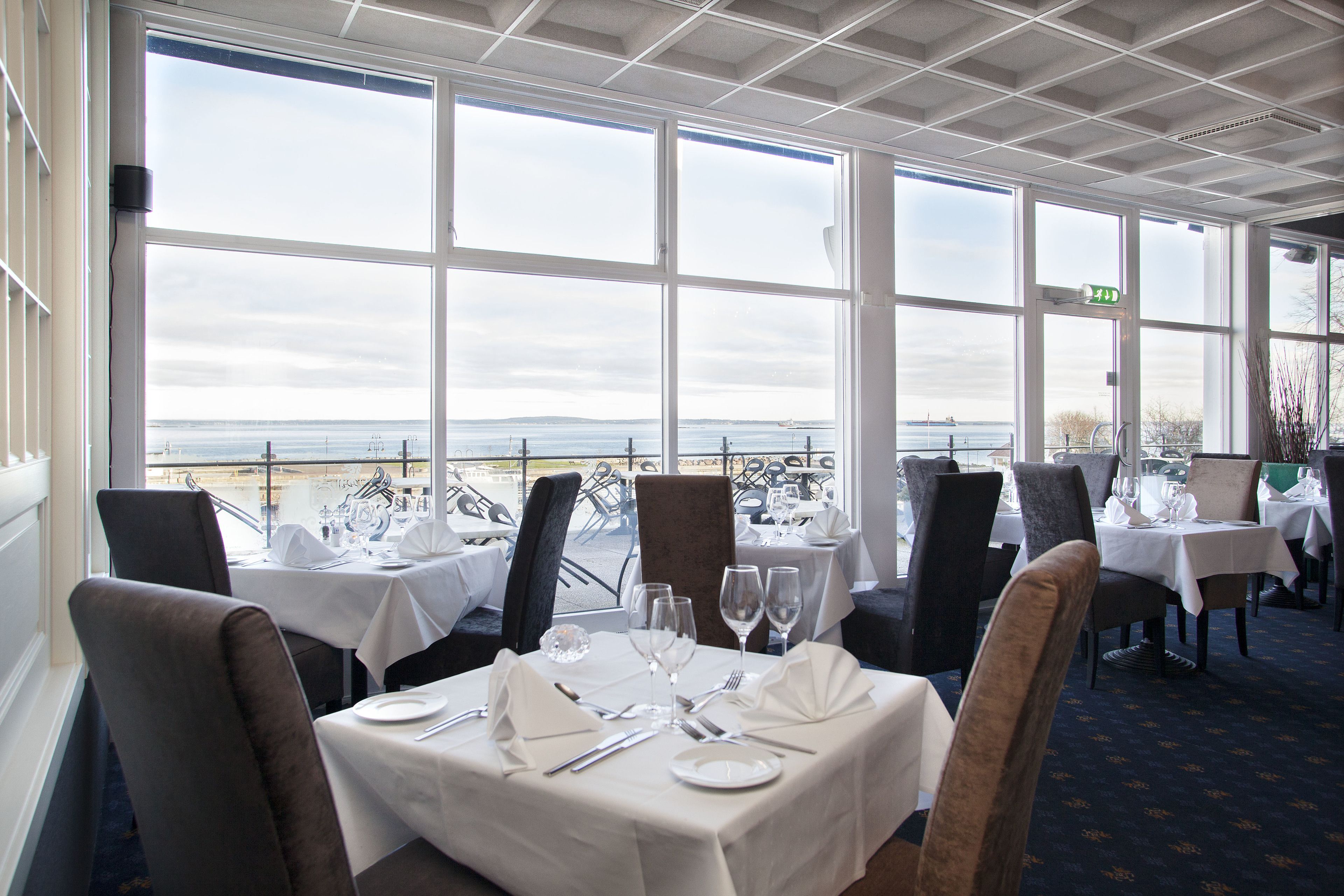 lunch and dinner served