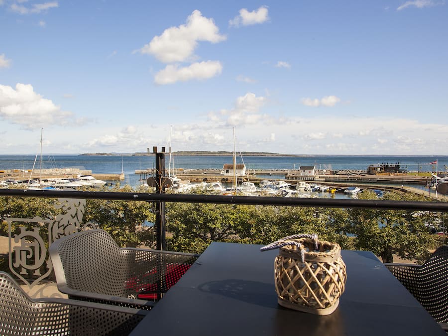 Lunch and dinner served