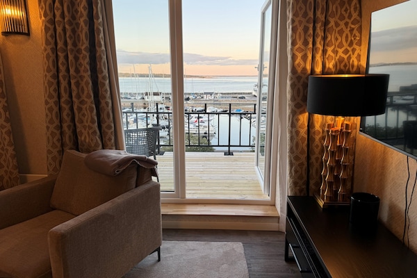 Premium bedding, minibar, blackout drapes, free WiFi