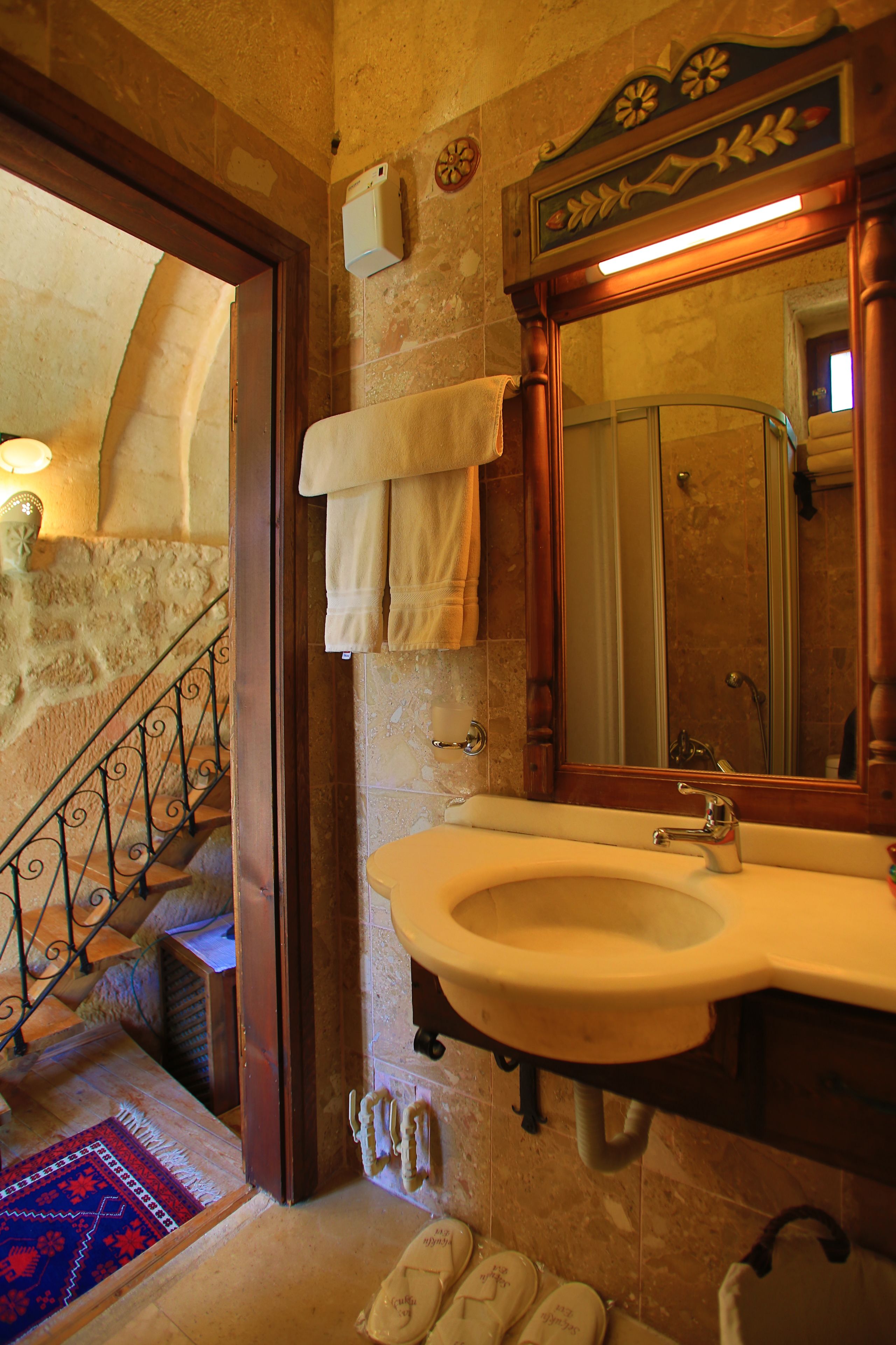 cave room | bathroom sink