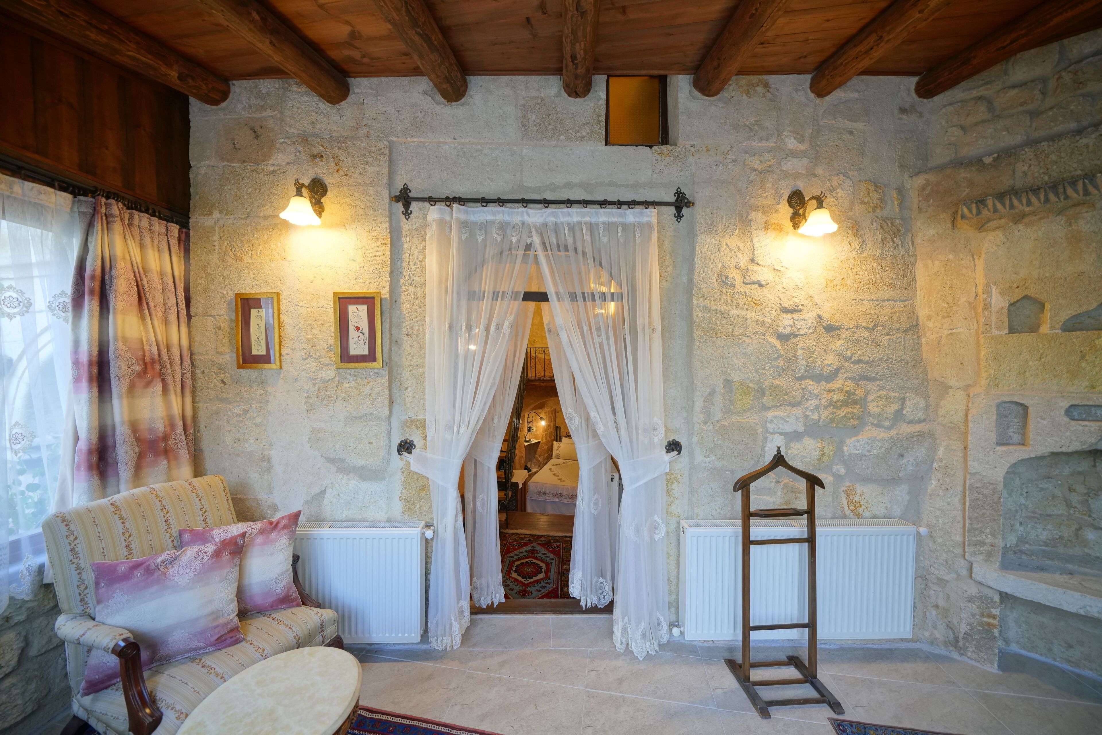Cave Room | Living area | 38-inch LCD TV with satellite channels