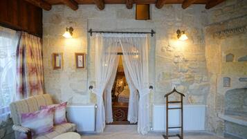 Cave Room | Living area | 38-inch LCD TV with satellite channels