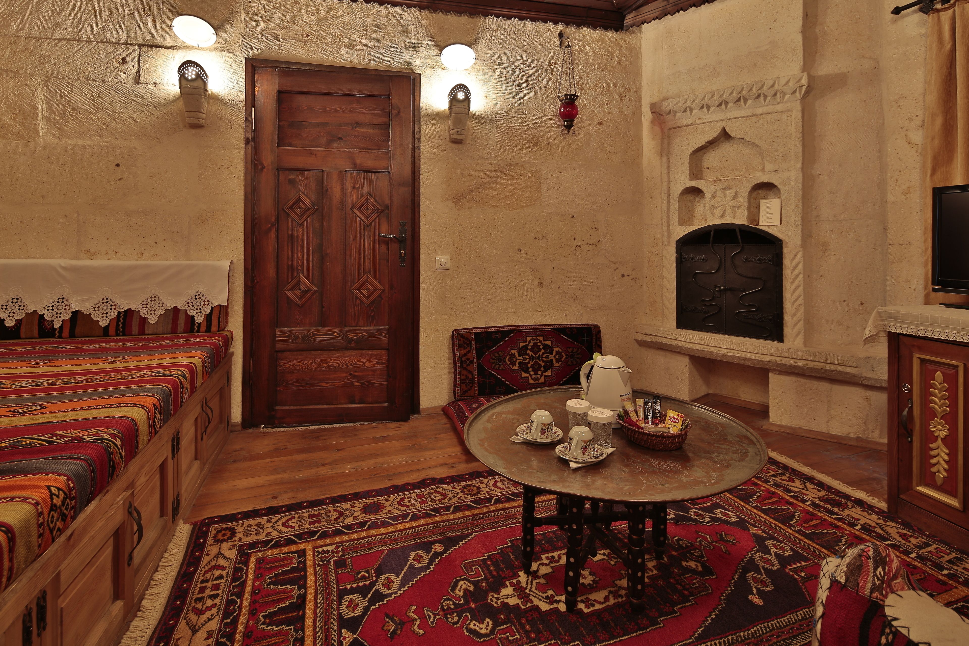 suite | coffee and/or coffee maker