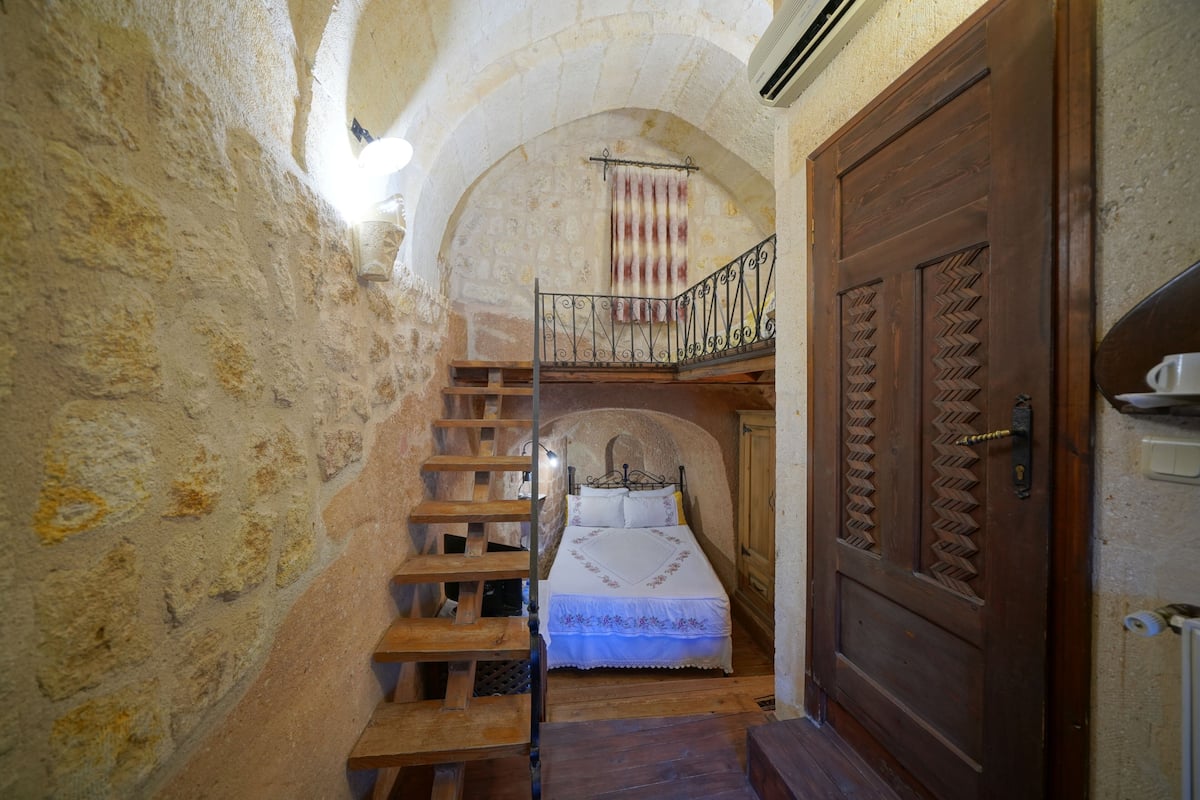 Cave Room | 1 bedroom, premium bedding, minibar, in-room safe