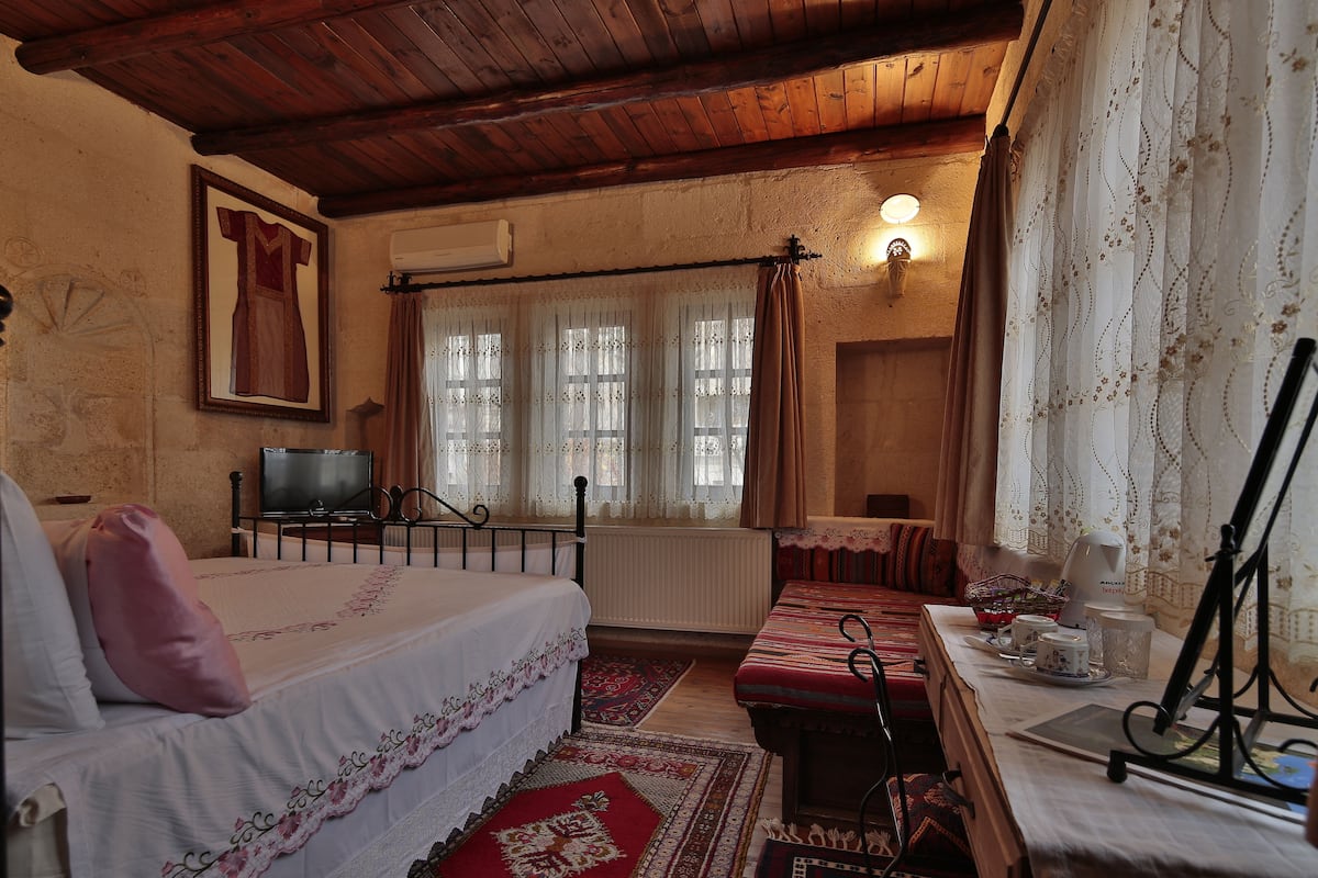 1 bedroom, premium bedding, minibar, in-room safe