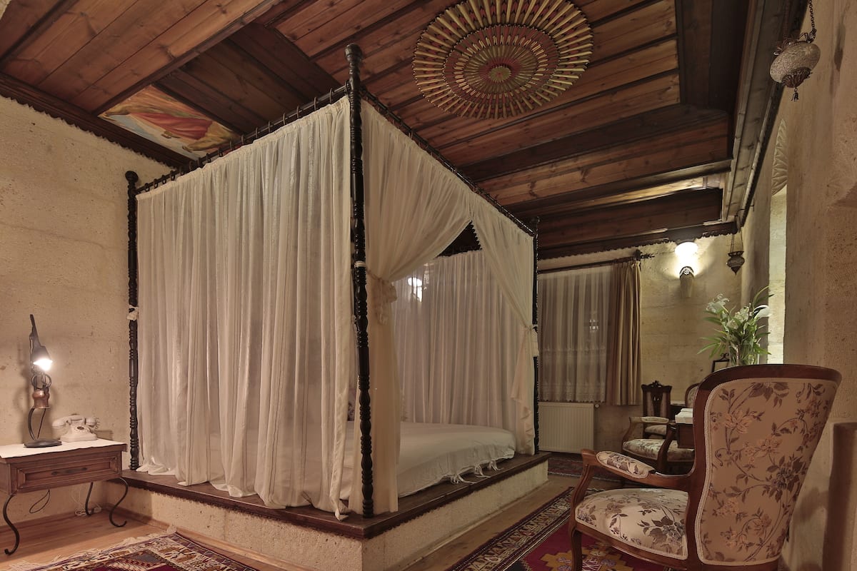 Honeymoon Suite | 1 bedroom, premium bedding, minibar, in-room safe