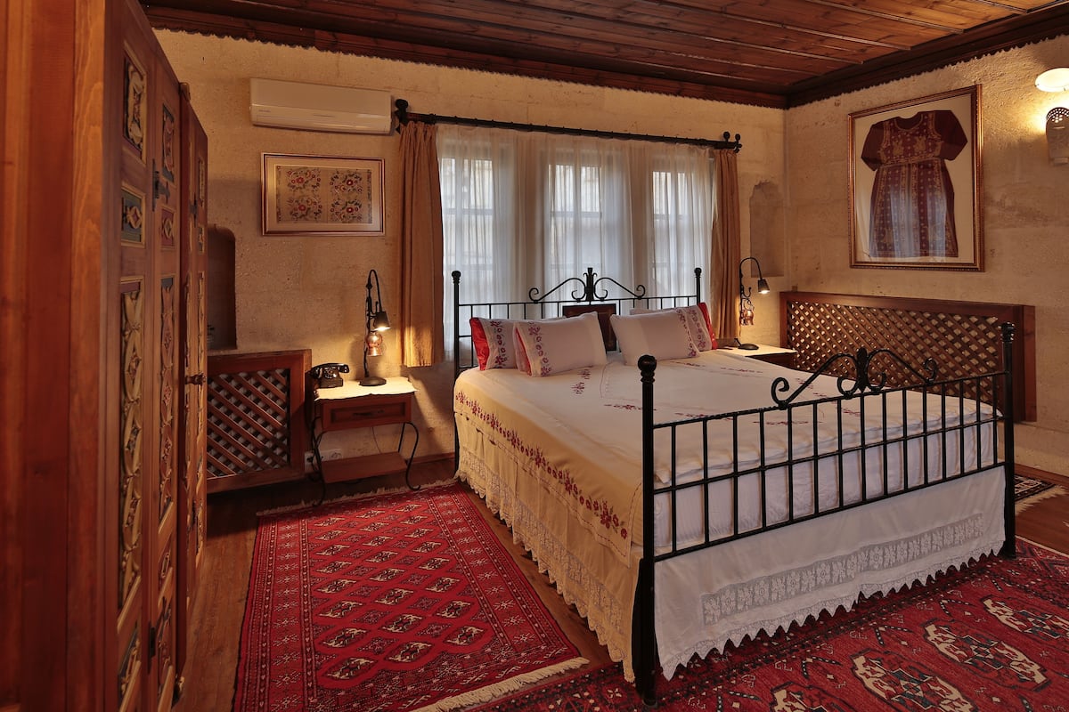 Suite | 1 bedroom, premium bedding, minibar, in-room safe