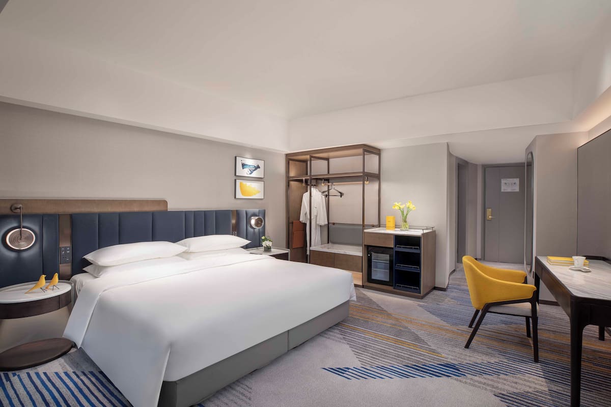 premium bedding, down duvets, minibar, in-room safe