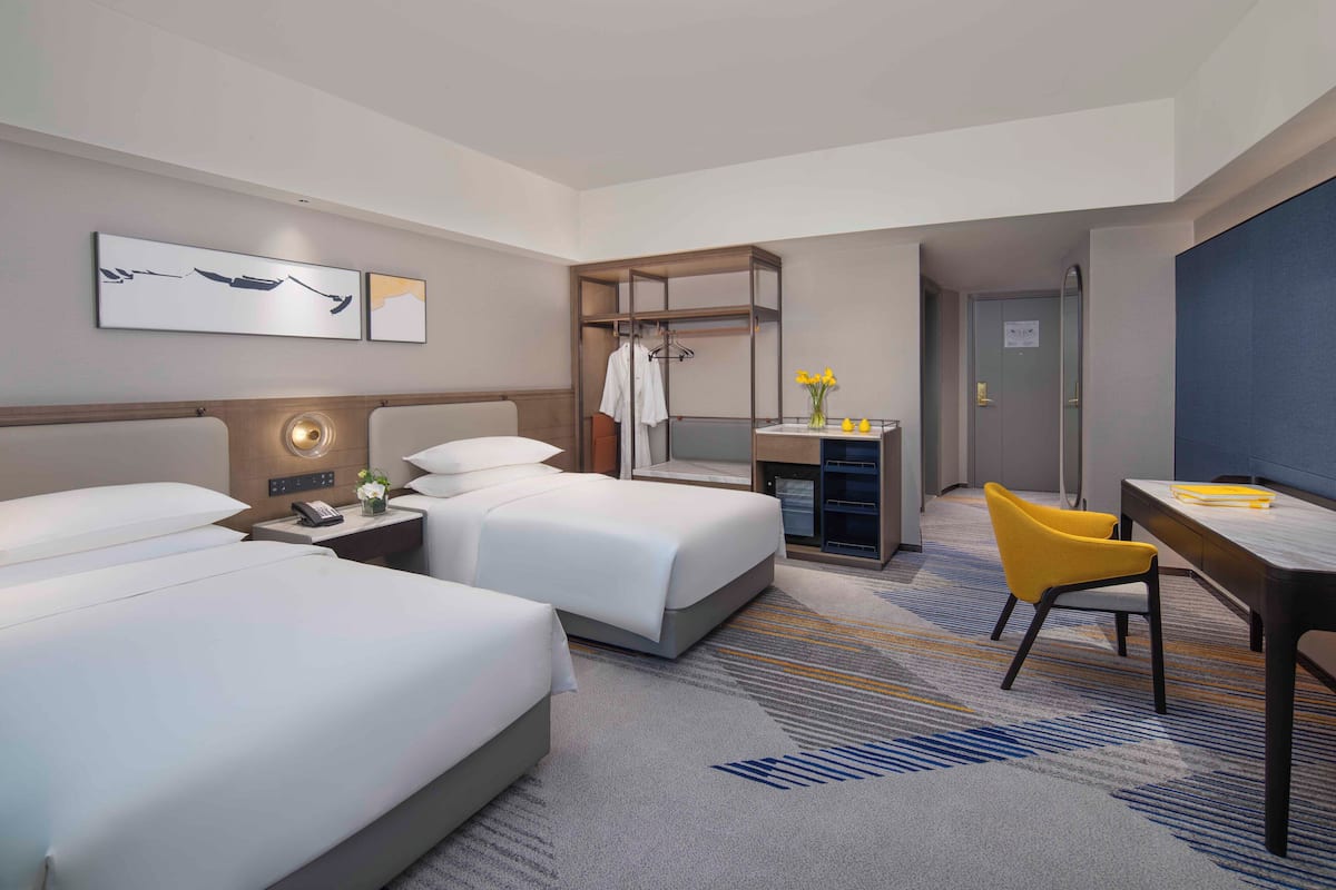 premium bedding, down duvets, minibar, in-room safe