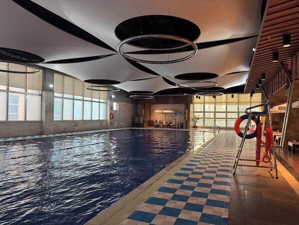 An indoor swimming pool with a checkered floor, a lifebuoy, and a ladder. - voco Changzhou Fudu by IHG (Changzhou)