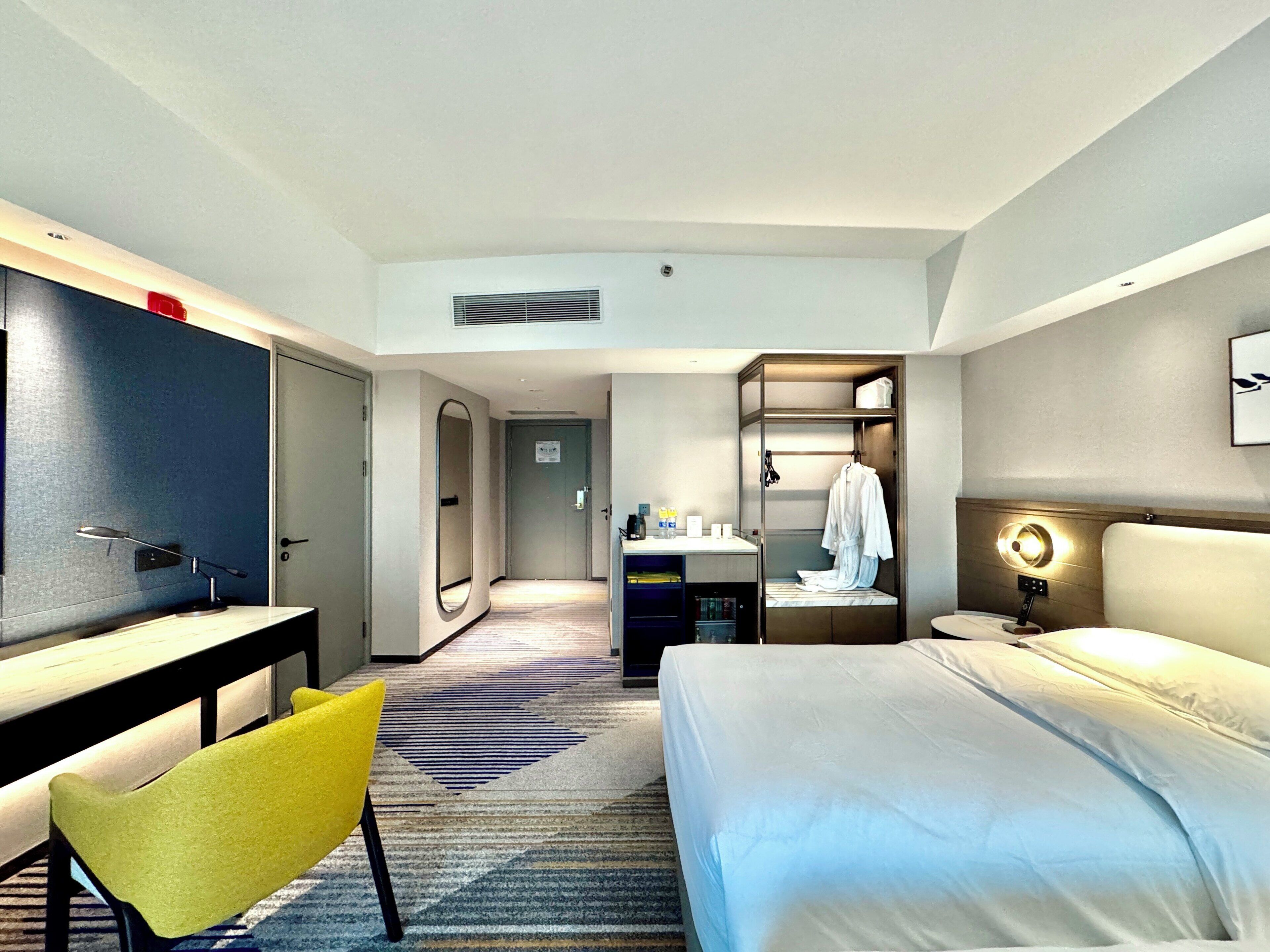 Premium bedding, down duvets, minibar, in-room safe