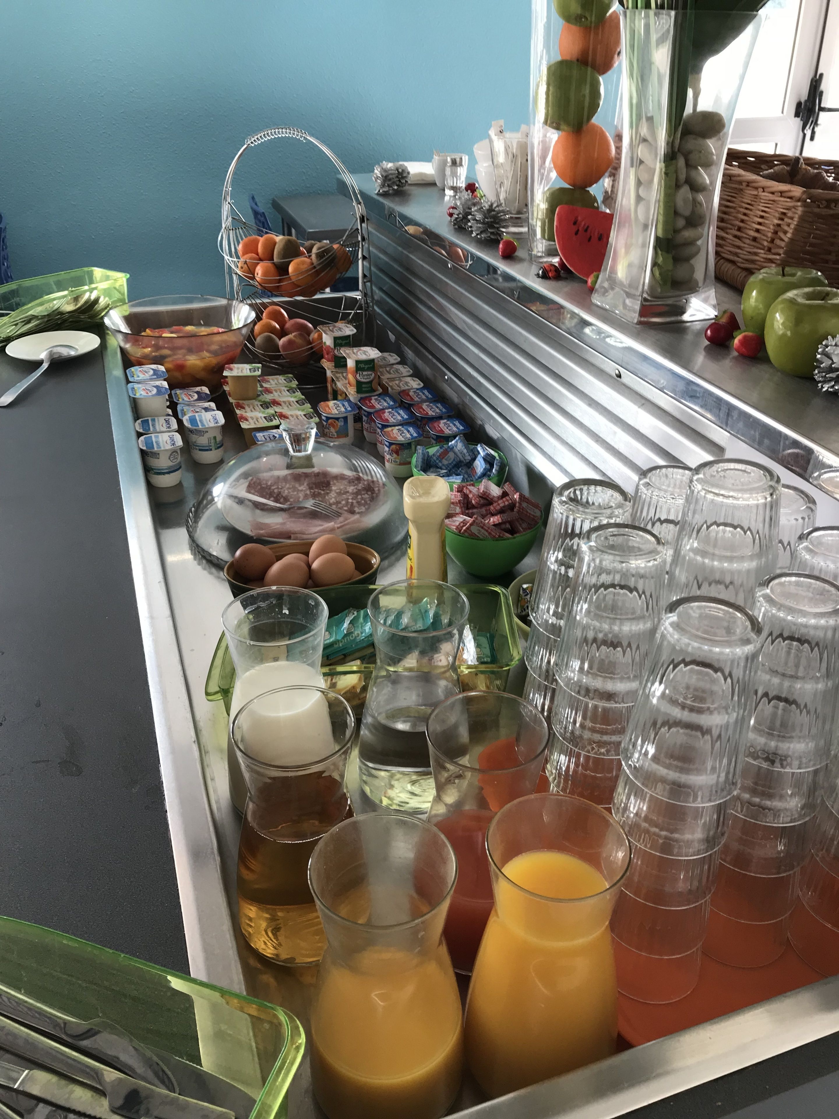 Daily buffet breakfast (EUR 9 per person)