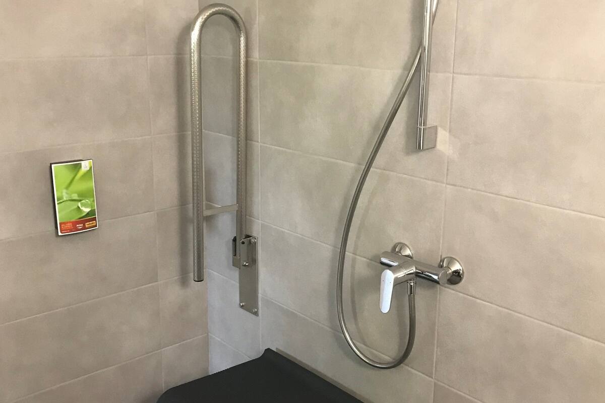 double room | bathroom | shower, hair dryer, towels