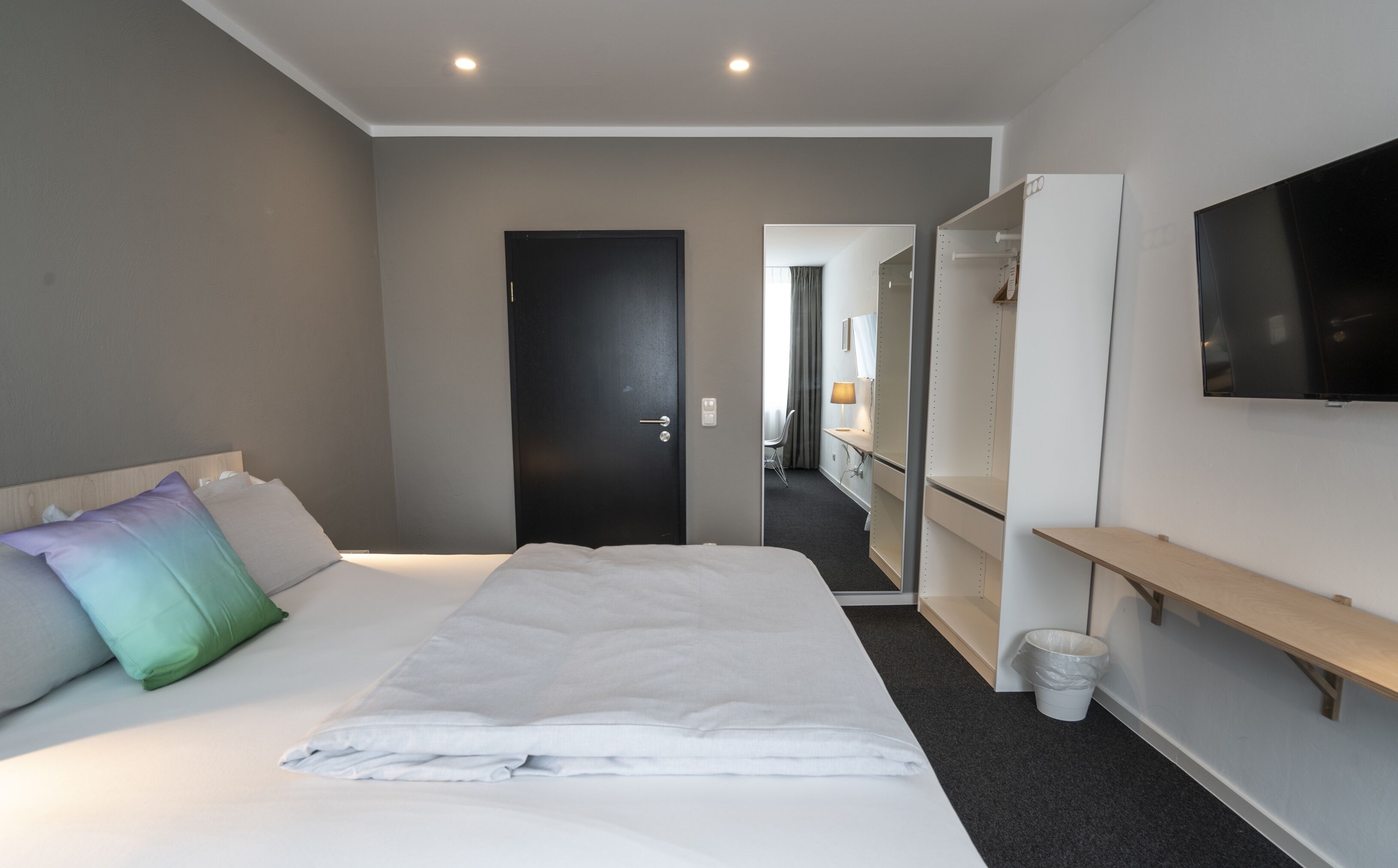 standard double room | desk, laptop workspace, cots/infant beds, rollaway beds