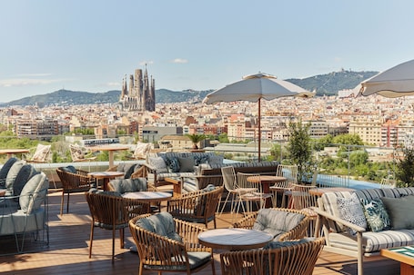 2 restaurants; breakfast, lunch, and dinner served. The Hoxton Poblenou