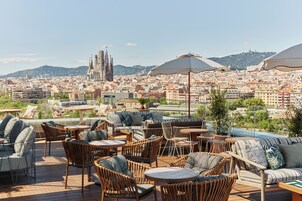 2 restaurants, breakfast, lunch, dinner served; pizza 