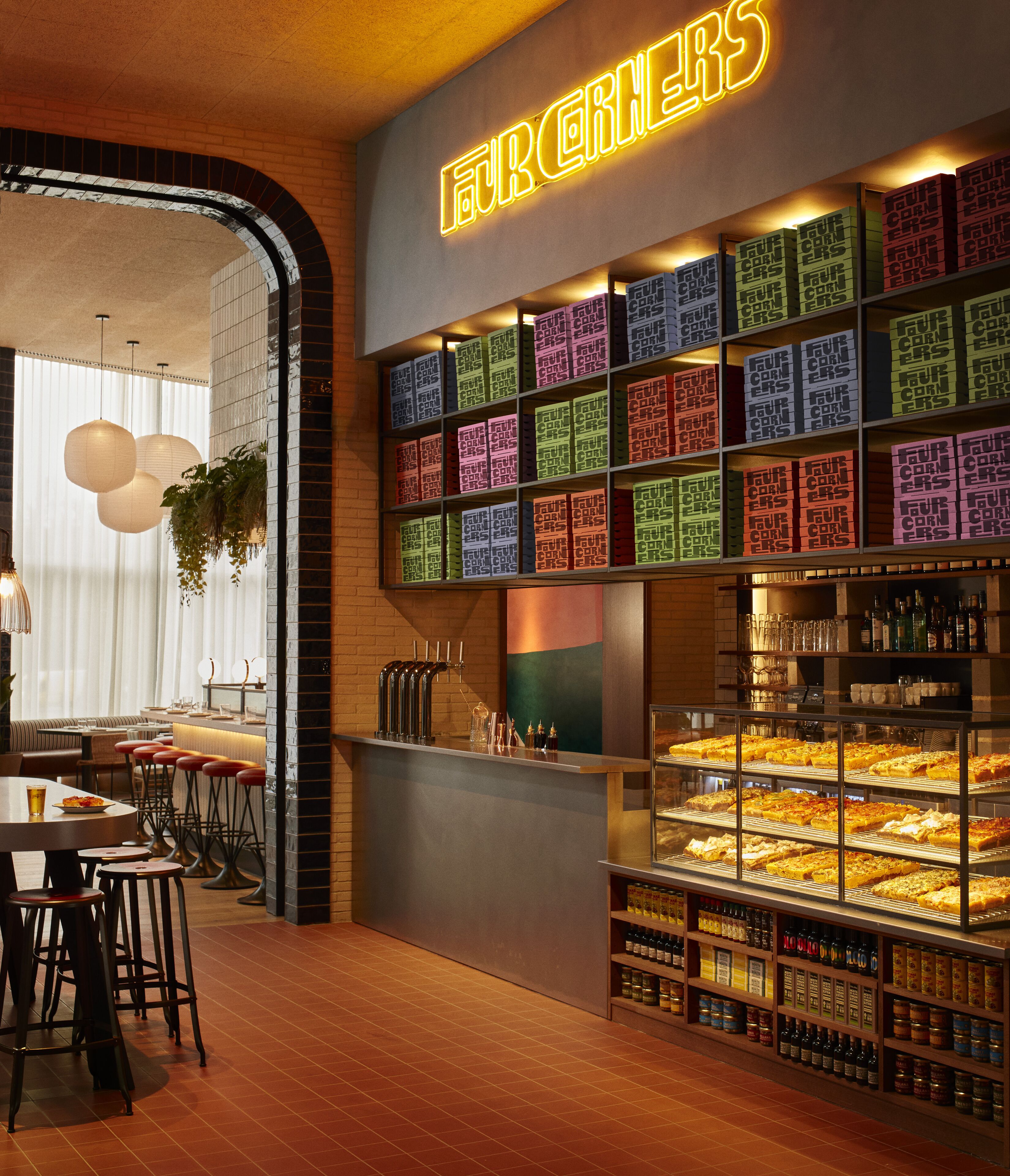 2 restaurants, breakfast, lunch, dinner served; pizza