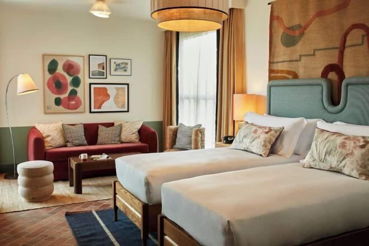Hypo-allergenic bedding available, in-room safe, desk, laptop workspace