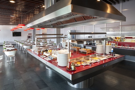 Desayuno buffet diario (EUR 11 por persona)