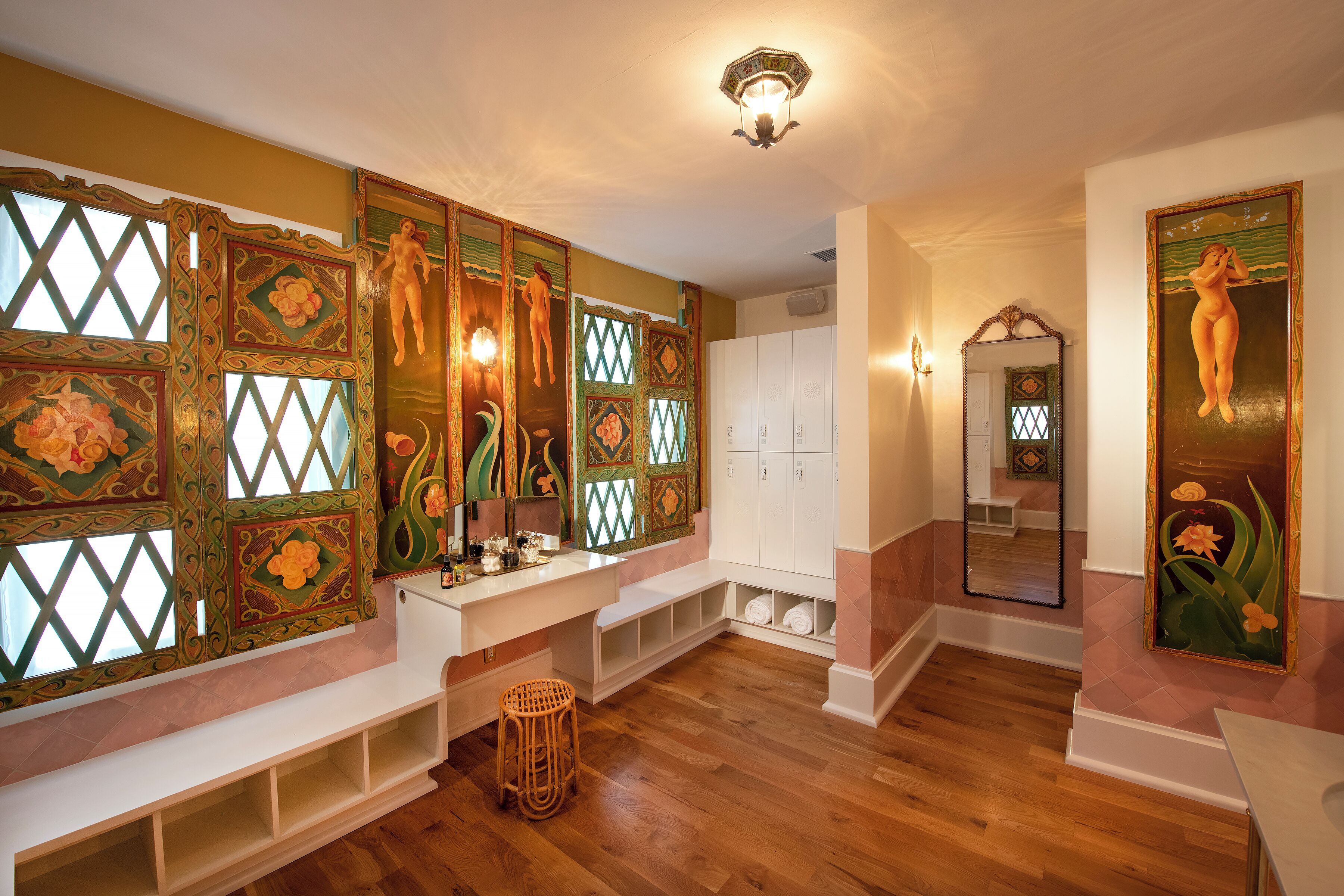 couples treatment room(s), deep-tissue massages, facials