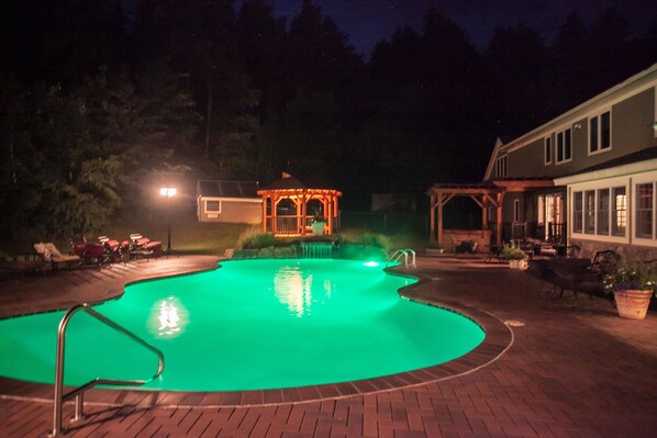 حمّام سباحة خارجي موسمي