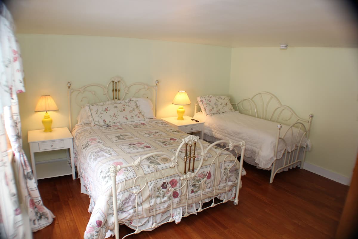 Double or Twin Room | Free WiFi, bed sheets
