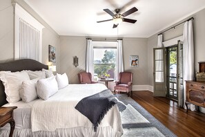 In-room safe, free WiFi, bed sheets - Katy House Bed and Breakfast (Smithville)