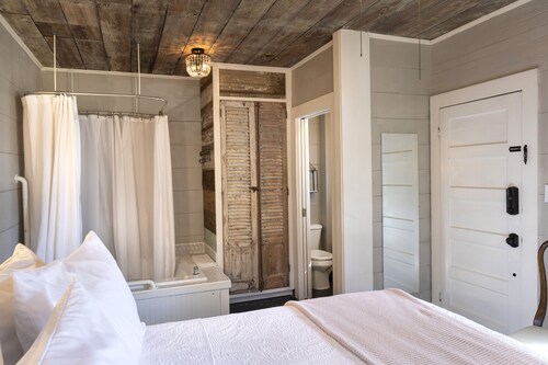 Katy House Bed and Breakfast