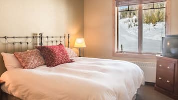 Standard Condo, 1 Bedroom | 2 bedrooms, individually decorated, individually furnished