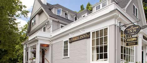 Fachada de la propiedad