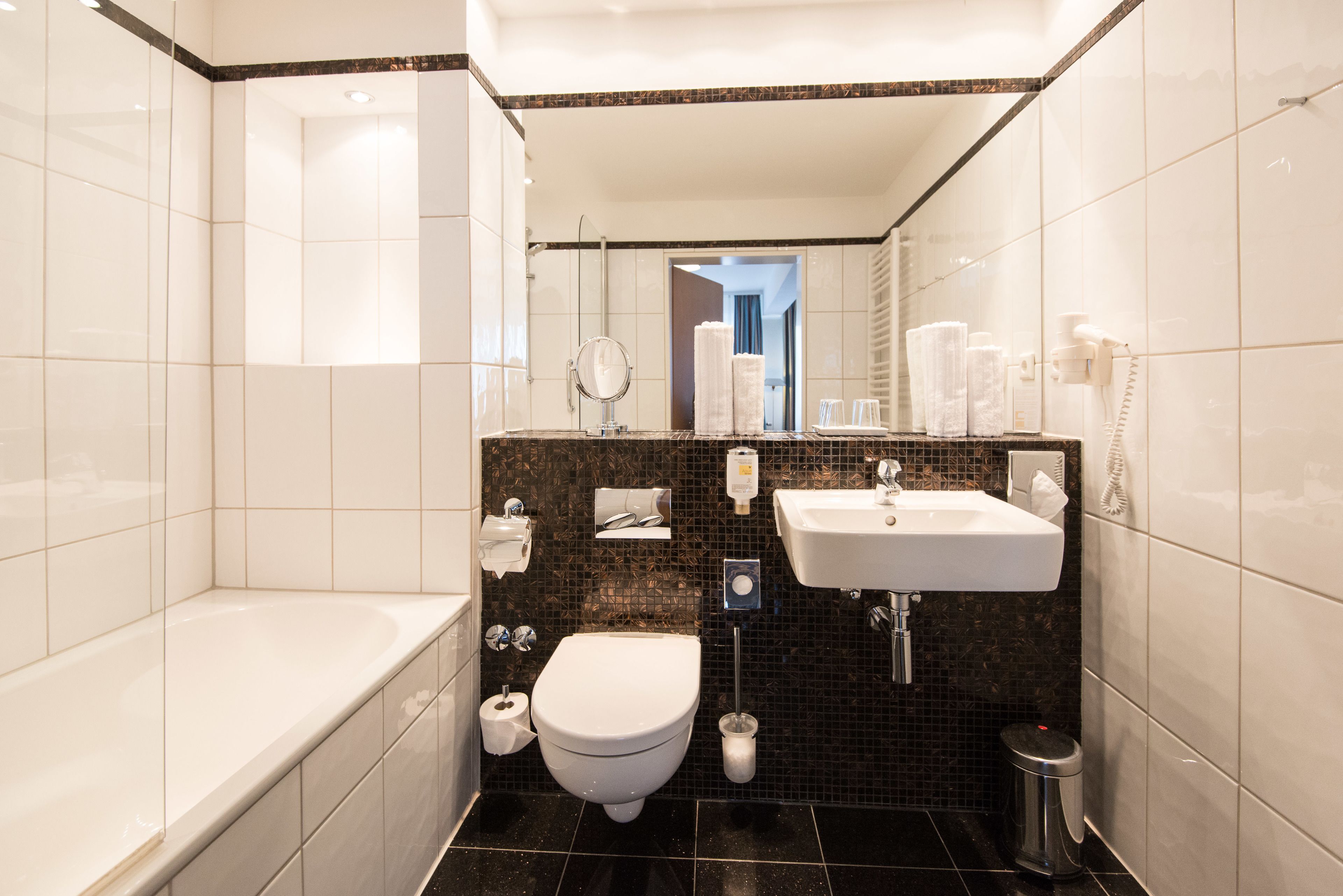 captain class double room | bathroom | shower, hair dryer, towels