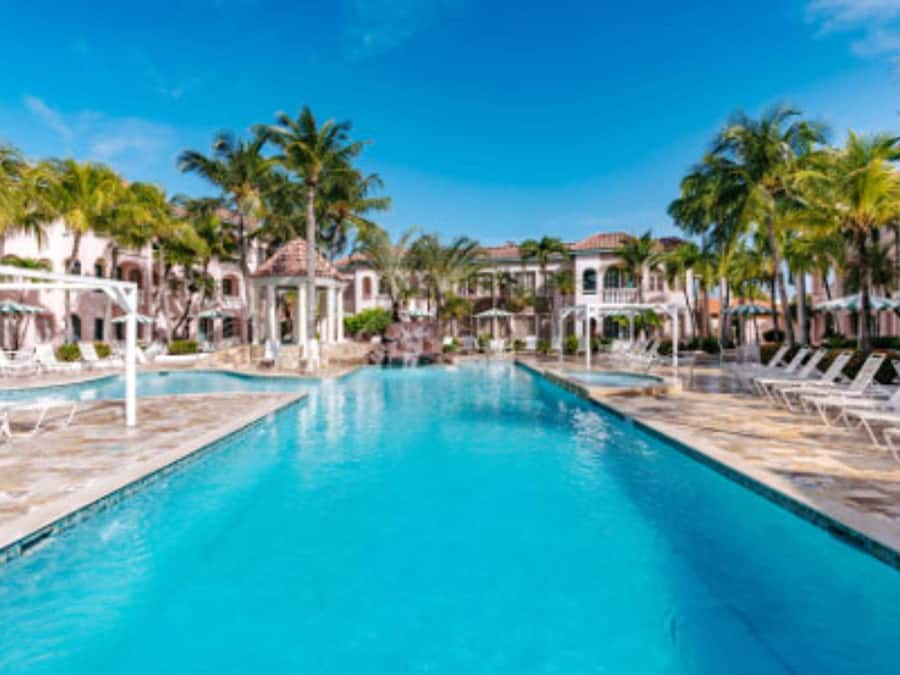 Suite - 1 soveværelse | Pool | 2 udendørs pools, liggestole