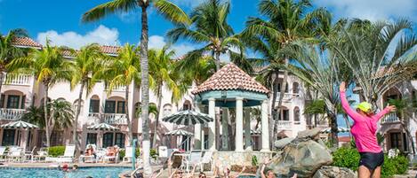 2 Außenpools, Liegestühle