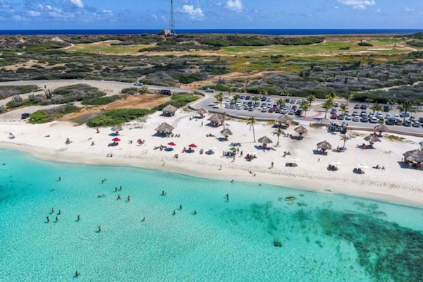 Nära stranden, vit sandstrand och gratis transport till/från stranden