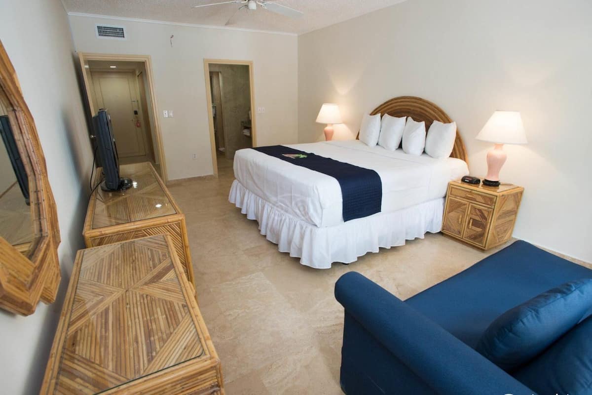 1 bedroom, in-room safe, iron/ironing board, free WiFi