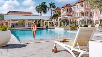 2 outdoor pools, sun loungers