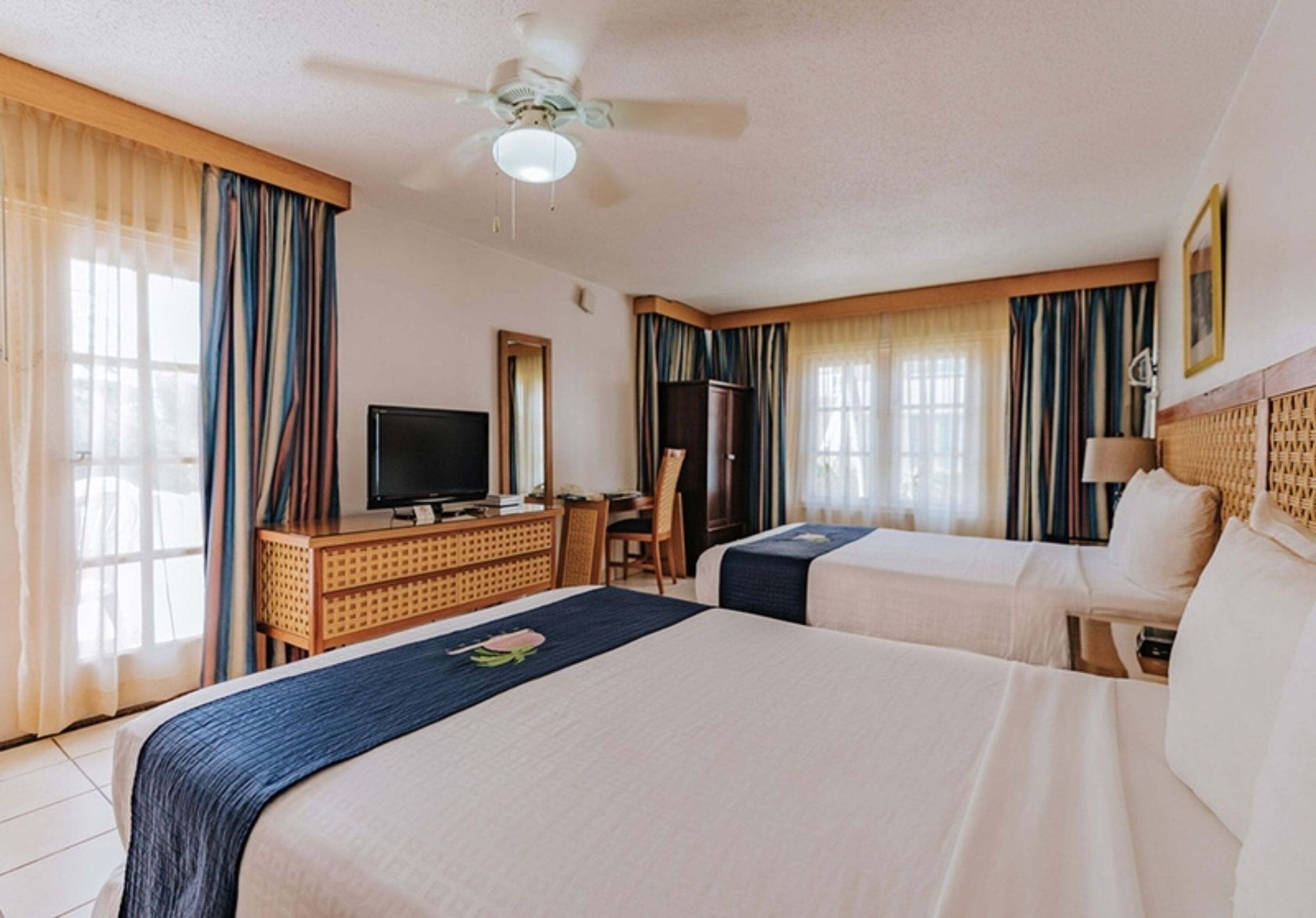 Cofres nos quartos, ferros/tábuas de passar roupa, Wi-Fi de cortesia