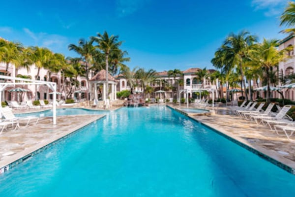 2 outdoor pools, sun loungers