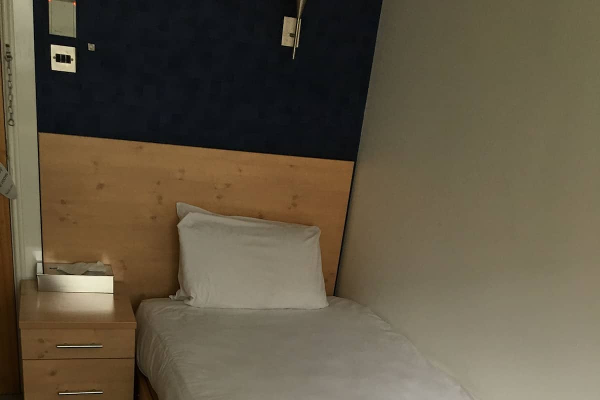 Einzelzimmer, 1 Einzelbett | Hochwertige Bettwaren, Bügeleisen/Bügelbrett, kostenloses WLAN