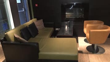 Coin salon dans le hall