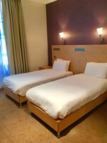 Ropa de cama de alta calidad y tabla de planchar con plancha 