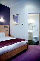 Ropa de cama de alta calidad y tabla de planchar con plancha 