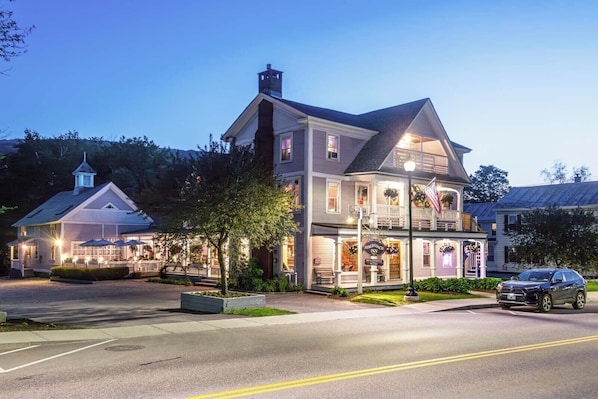 Exterior - Old Stagecoach Inn (Waterbury)