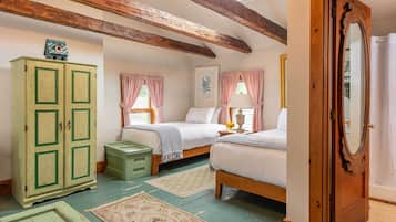 ๋๋ญ์ค ์ฟผ๋๋ฃธ, ์นจ๋(์ฌ๋ฌ ๊ฐ) (Room #7) | ๊ณ ๊ธ ์นจ๊ตฌ, ๋ฉ๋ชจ๋ฆฌํผ ์นจ๋, ๊ฐ๊ฐ ๋ค๋ฅธ ์คํ์ผ์ ์ธํ
๋ฆฌ์ด, ๊ฐ๊ฐ ๋ค๋ฅด๊ฒ ๊ฐ๊ตฌ ๋น์น