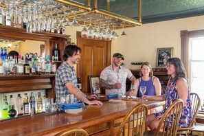 Bar (on property) - Old Stagecoach Inn (Waterbury)