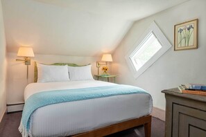Economy Room, 1 Queen Bed (Room #5, Shared Bathroom) | Premium bedding, memory foam beds, individually decorated - Old Stagecoach Inn (Waterbury)