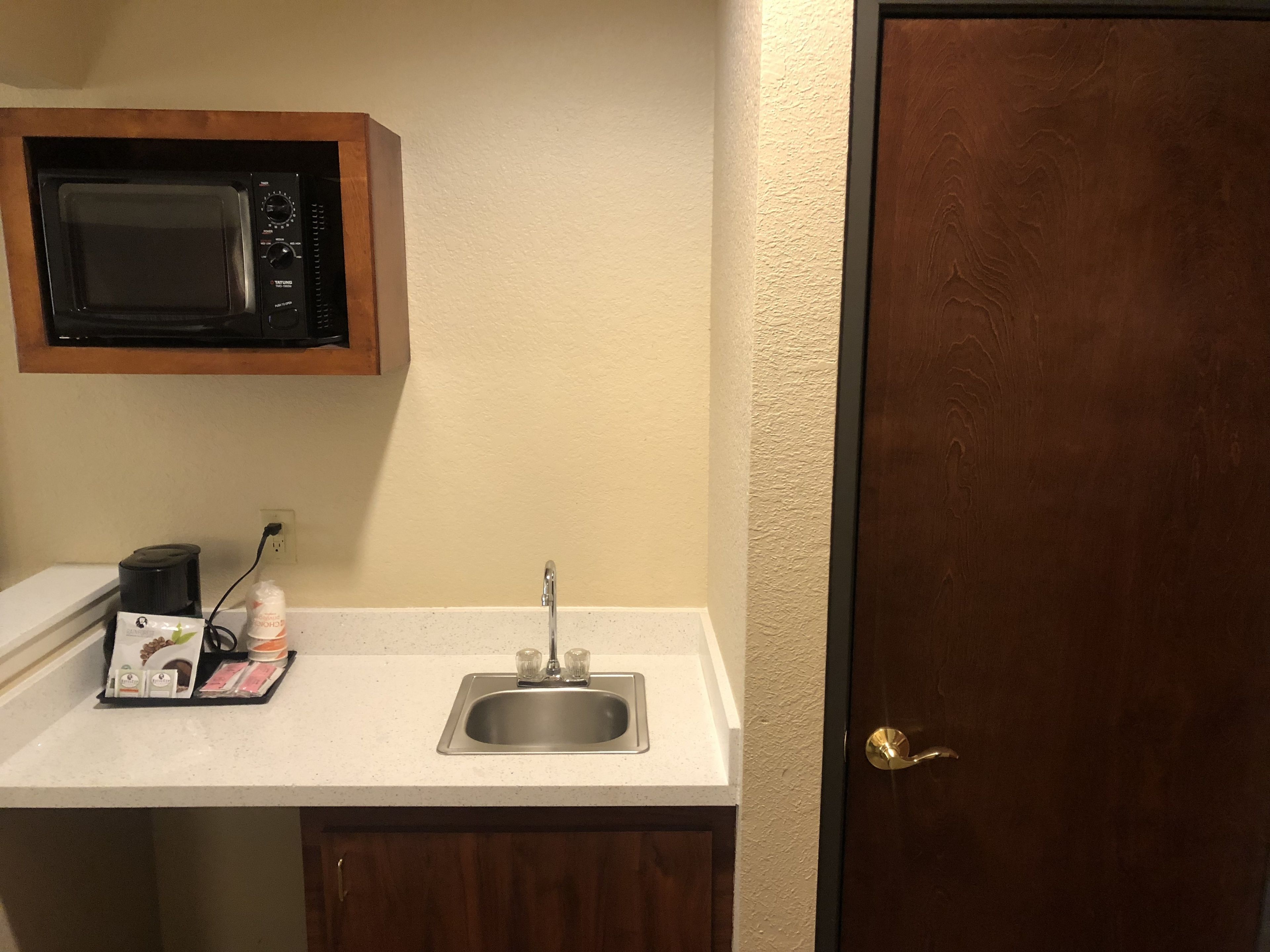 standard single room, 1 king bed, non smoking | desk, blackout curtains, iron/ironing board, free wifi